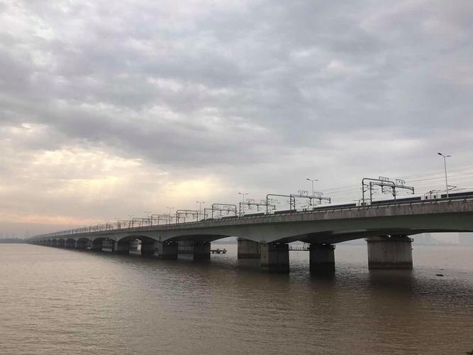 四、錢塘江大橋、中山陵和靈秀山