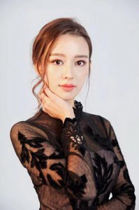 ?郎朗鋼琴家妻子美照曝光 德韓混血五官精致身材婀娜