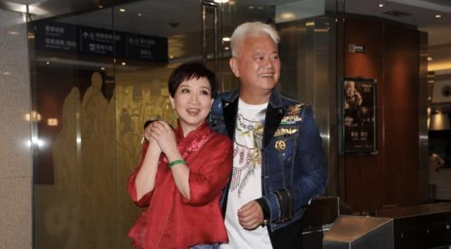 68歲陳百祥攜妻子設宴慶結婚40年紅寶石婚，鄺美云苗僑偉獻唱